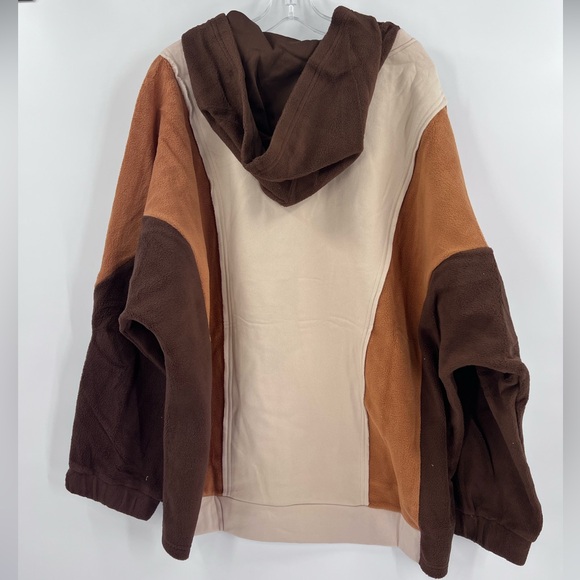 Moco Brown Plus Size Exposed Seam Patchwork Sweatshirt new never worn - Picture 3 of 9